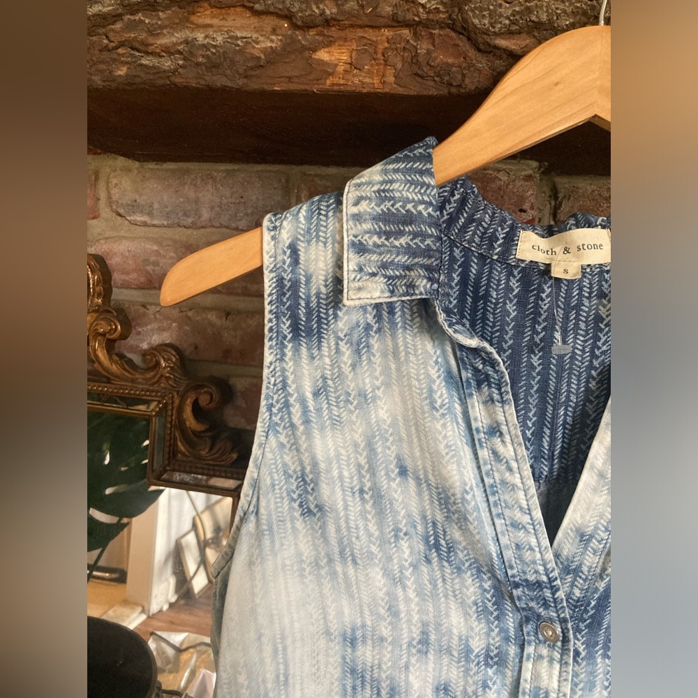 Anthropologie | Cloth & Stone Soft Chambray Button Down Slvless Top Festival EUC - Picture 2 of 16